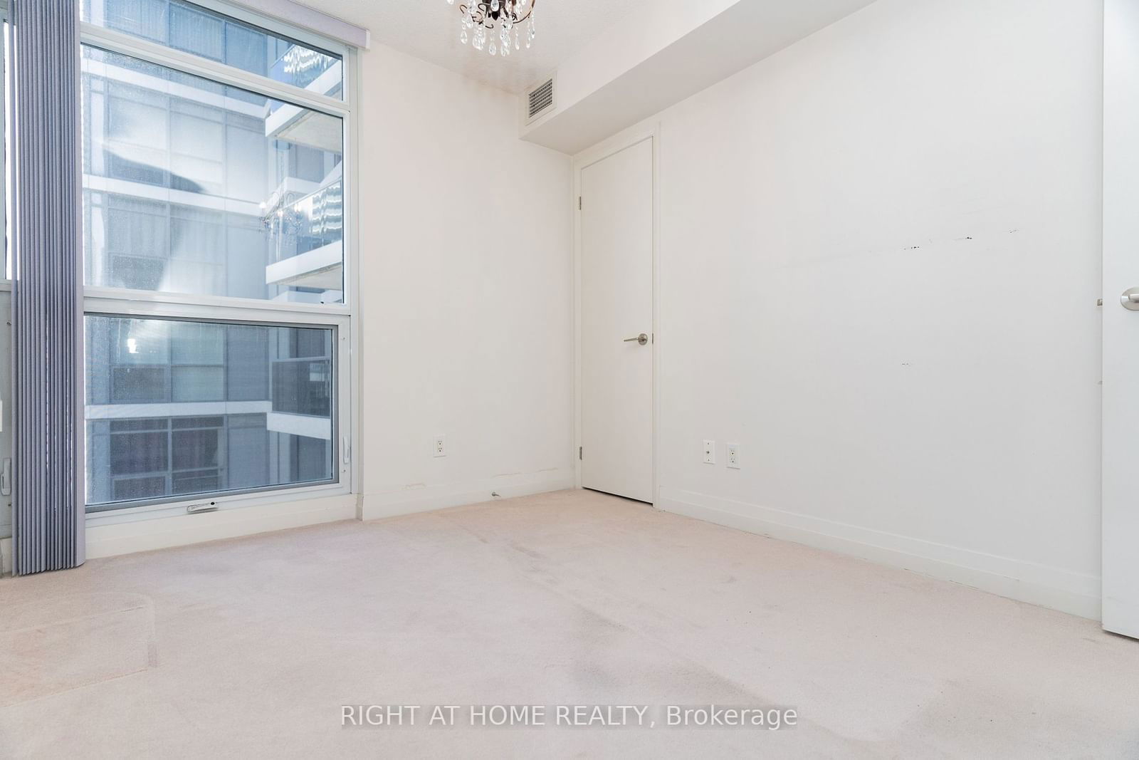 21 Carlton St, unit 1010 for sale