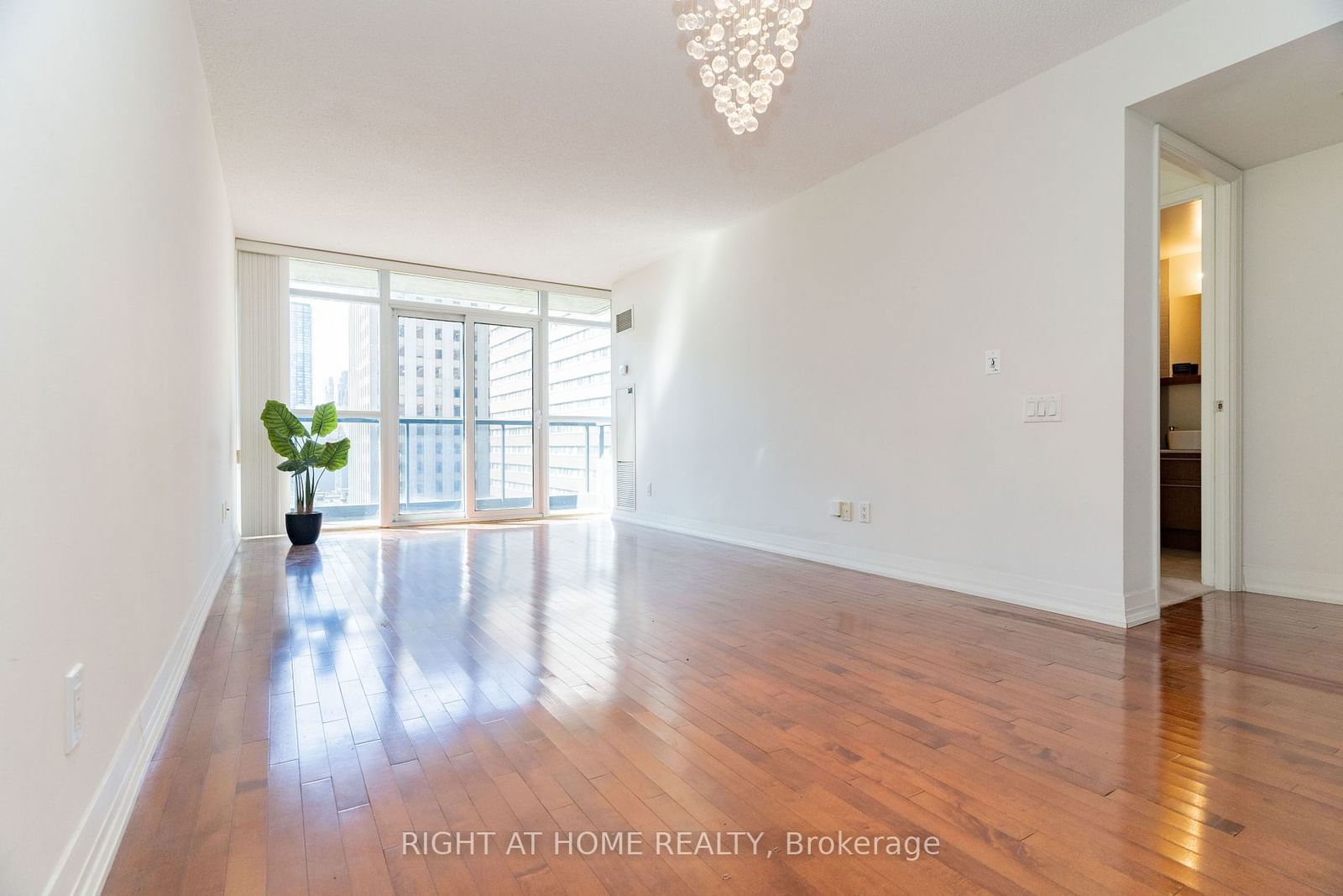 21 Carlton St, unit 1010 for sale - image #8