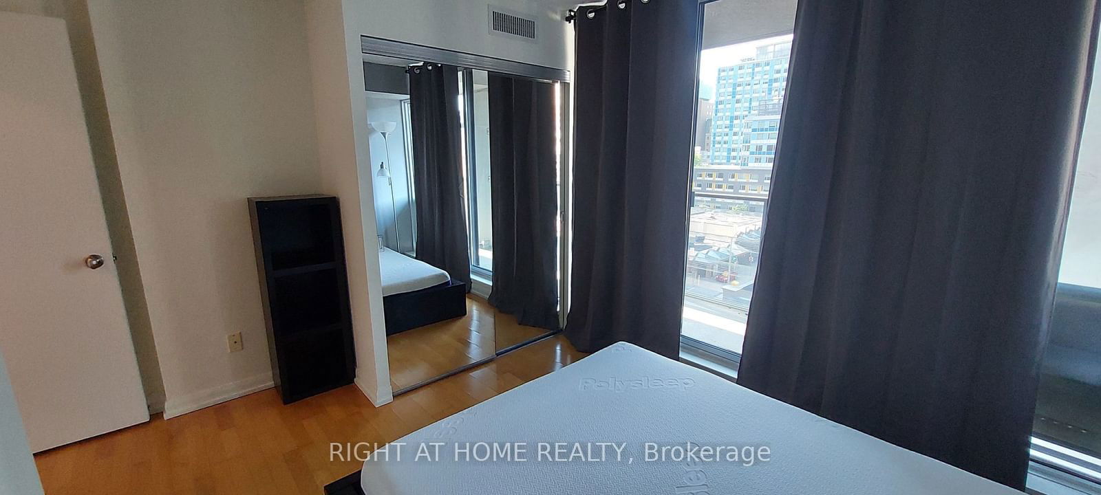 111 Elizabeth St, unit 926 for rent