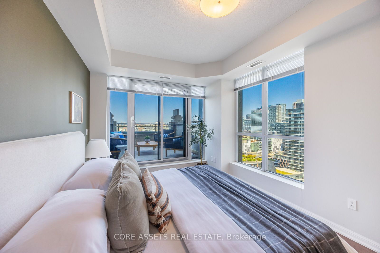 628 Fleet St, unit 2102 for sale - image #34