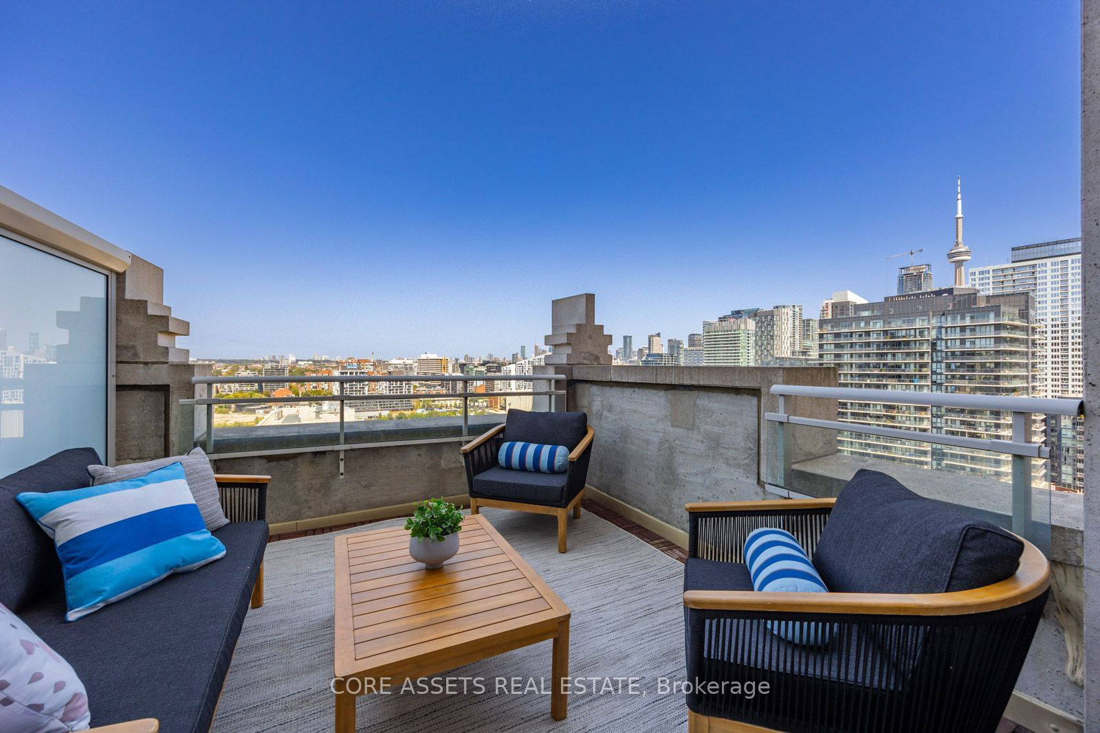 628 Fleet St, unit 2102 for sale - image #37