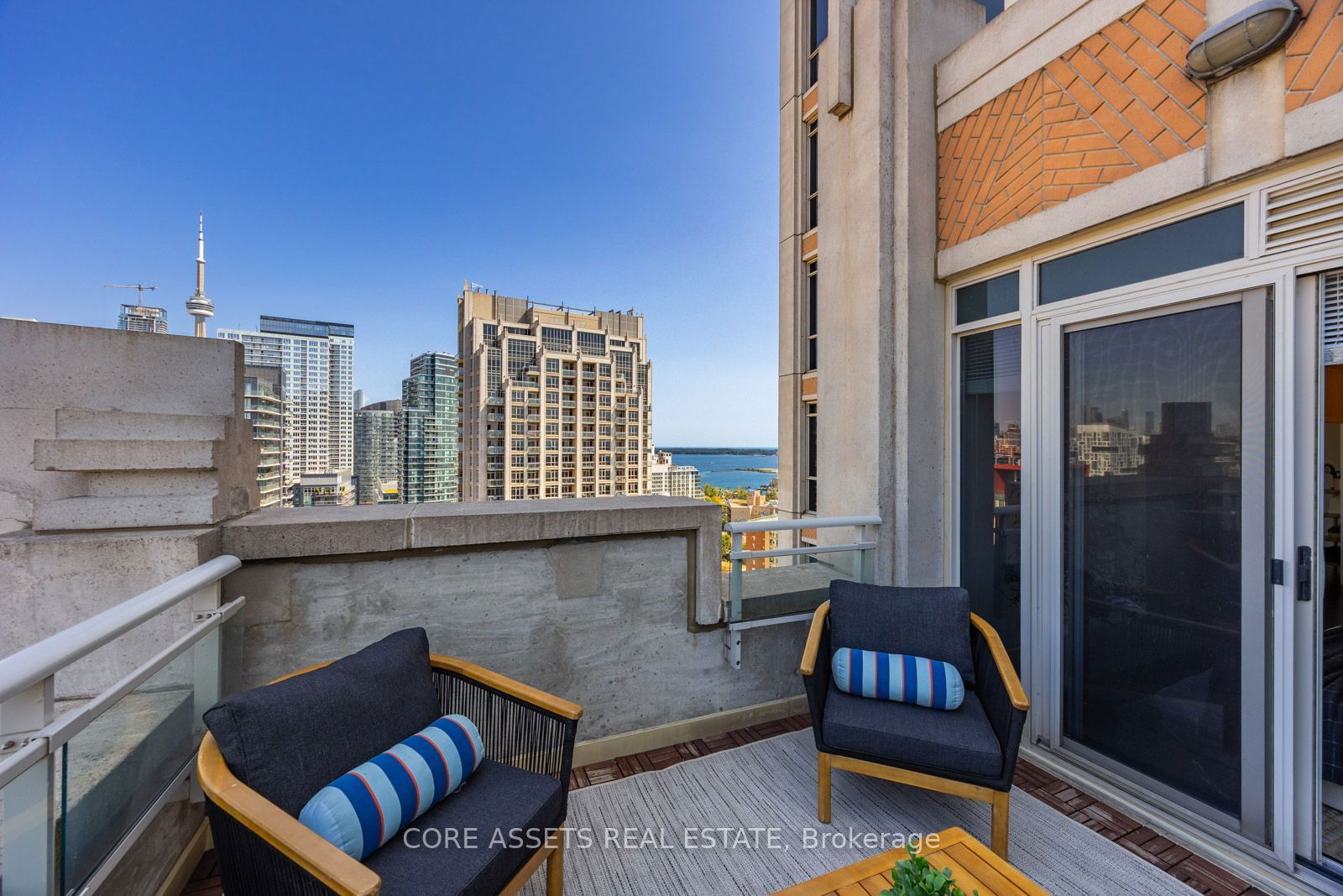 628 Fleet St, unit 2102 for sale - image #38