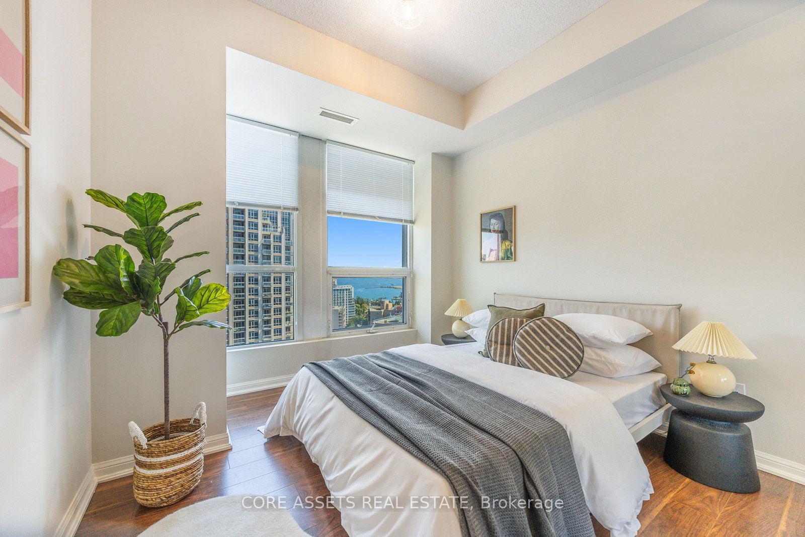 628 Fleet St, unit 2102 for sale - image #5