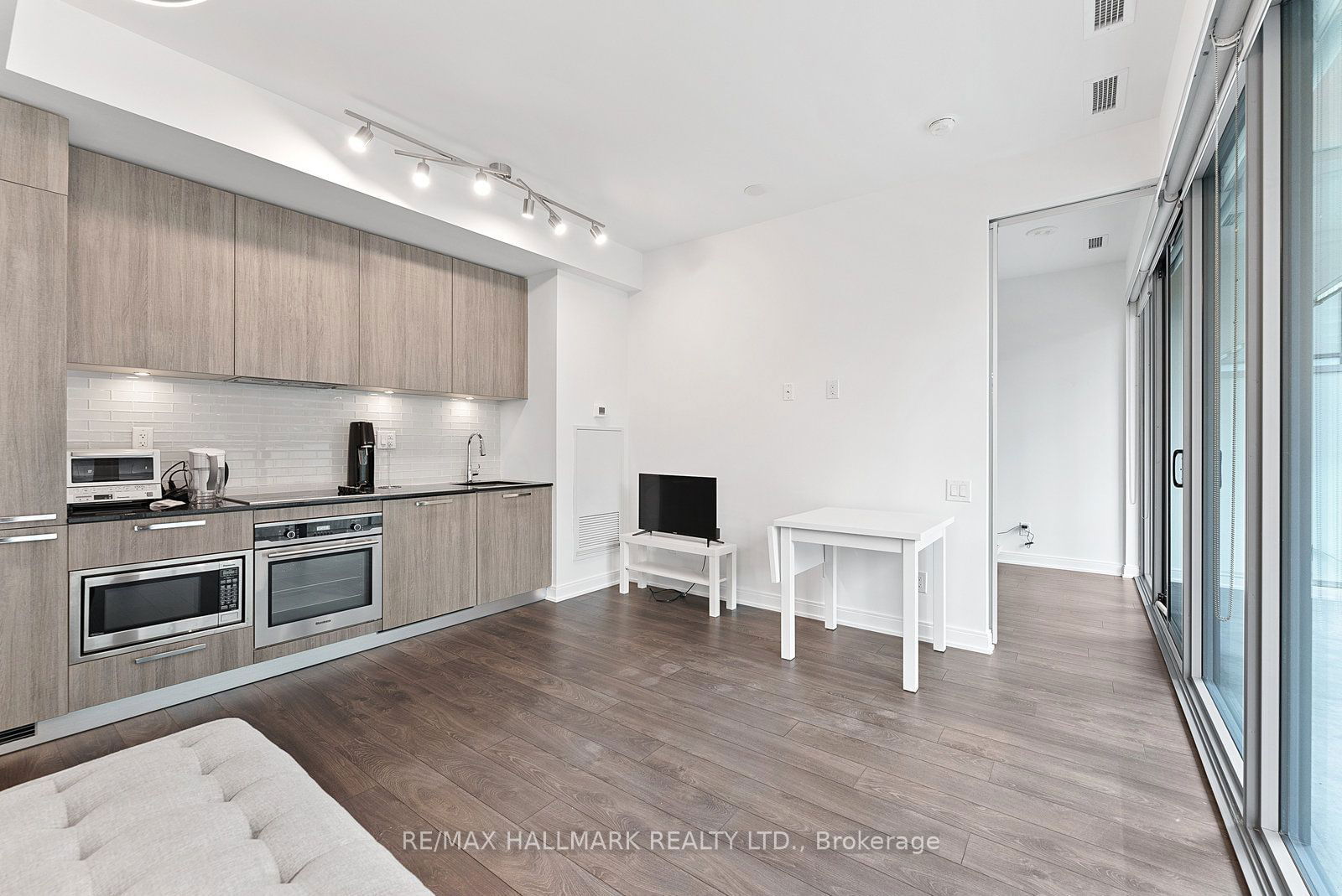 50 Charles St E, unit 601 for rent