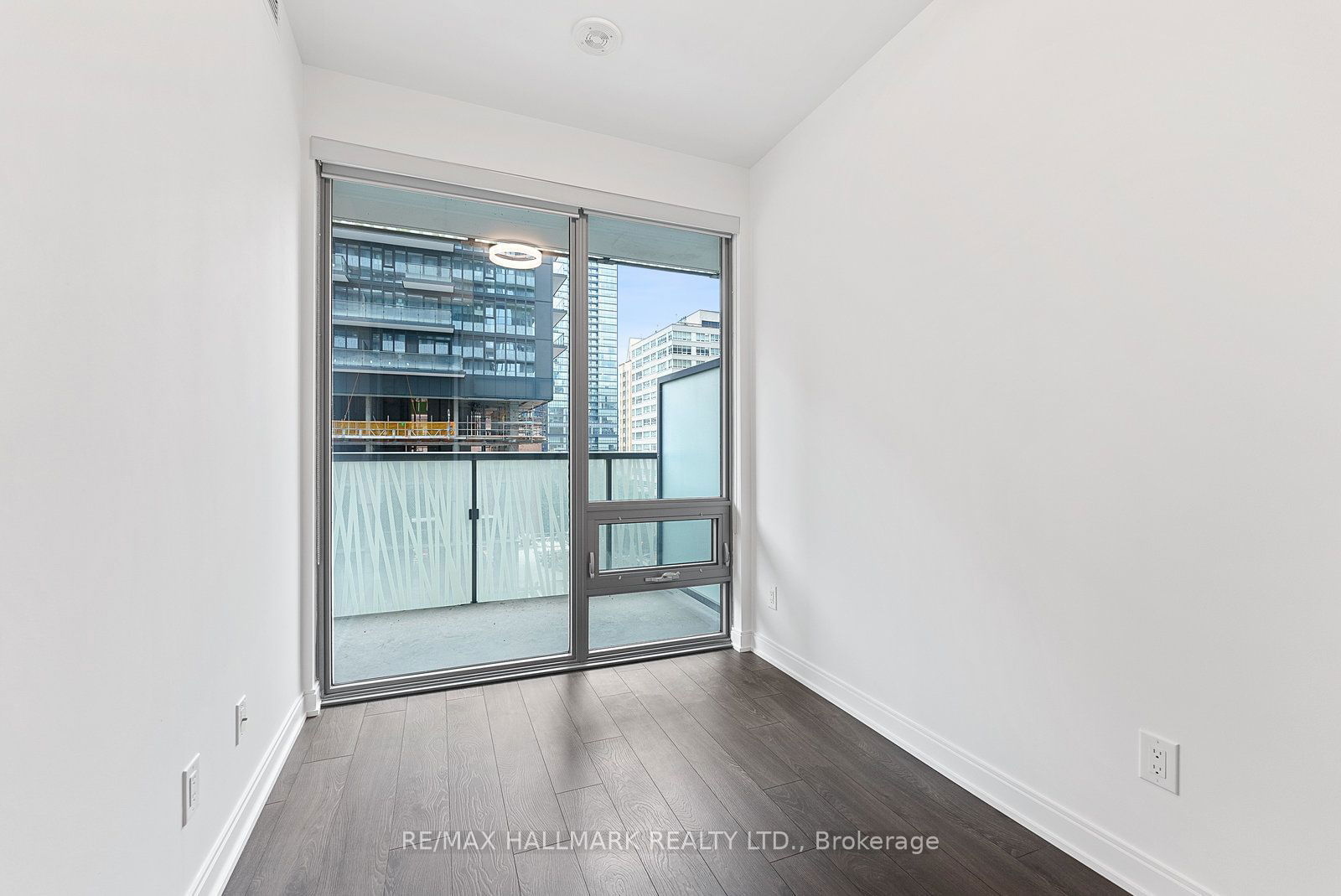 50 Charles St E, unit 601 for rent