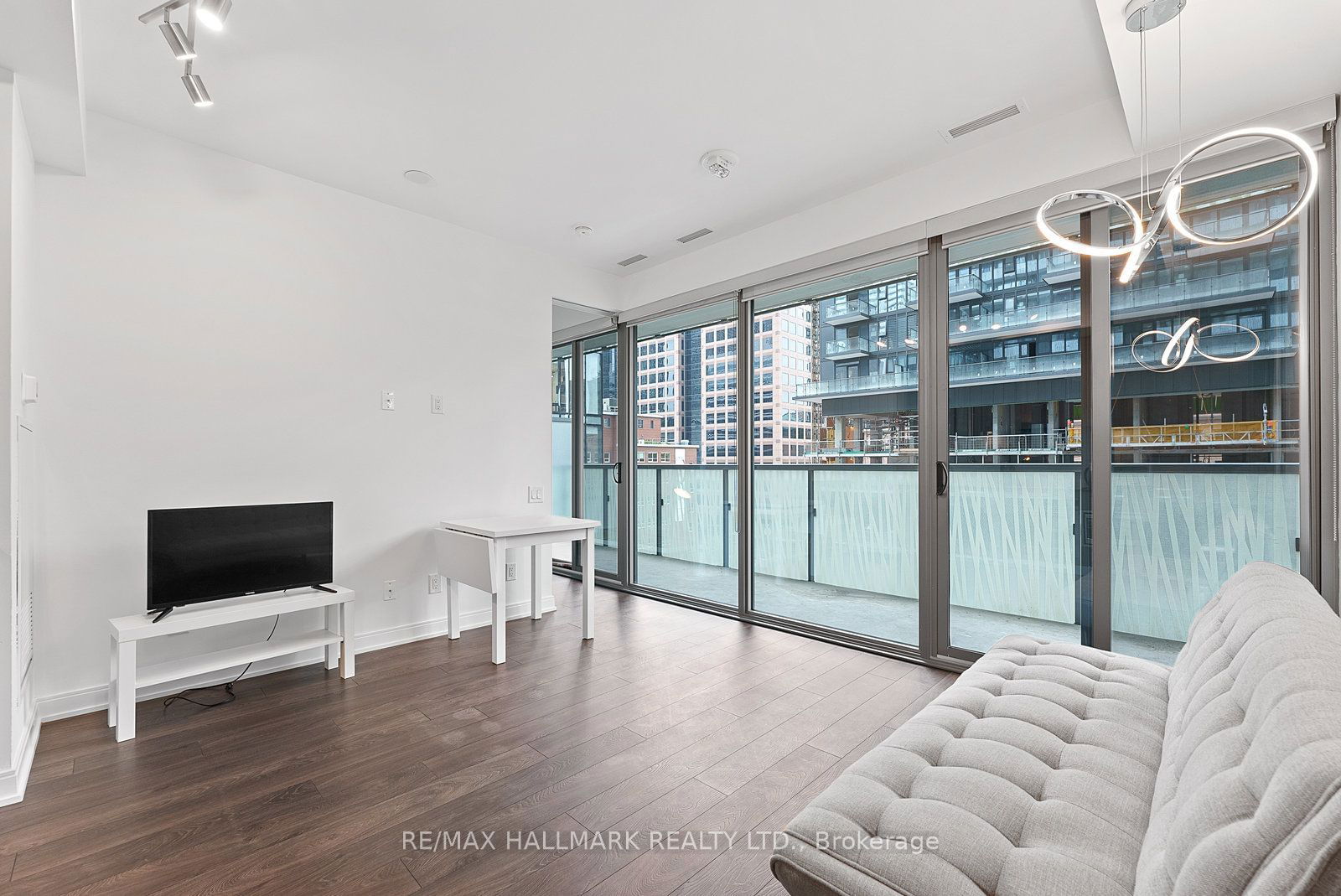 50 Charles St E, unit 601 for rent - image #5