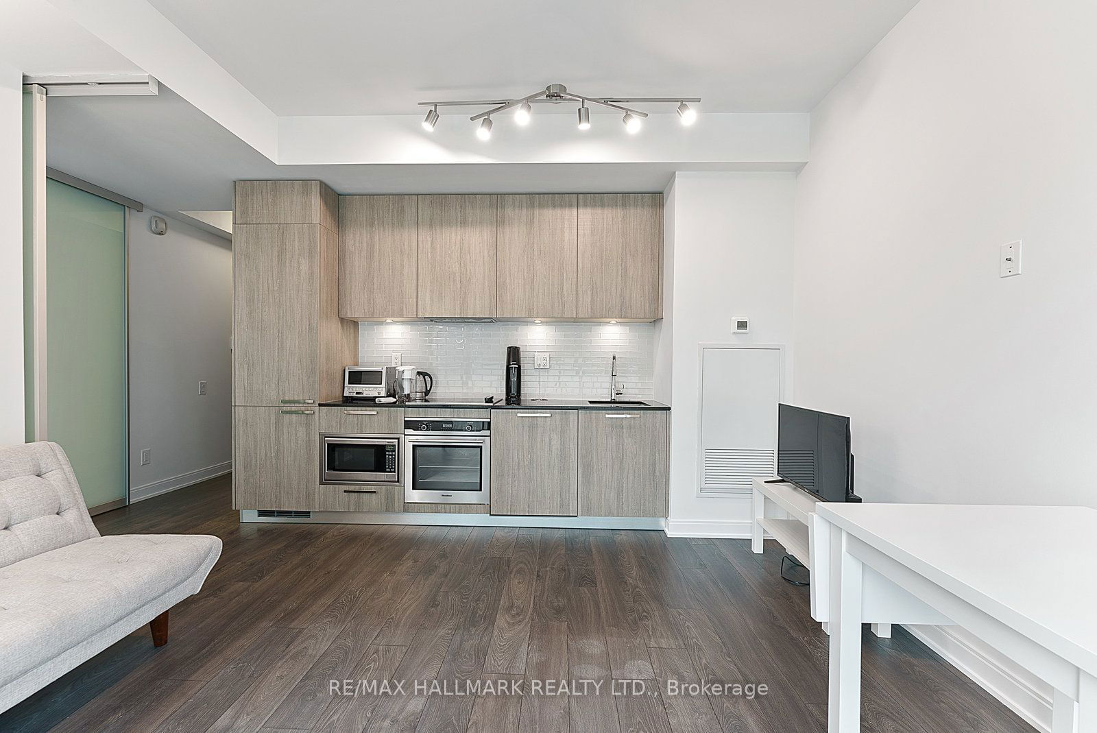 50 Charles St E, unit 601 for rent