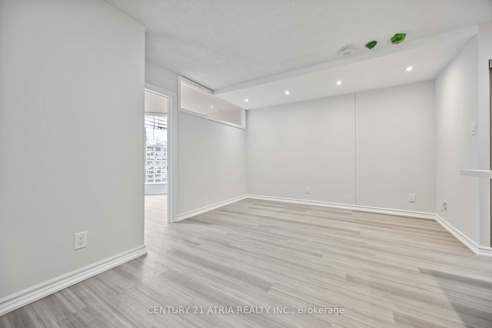 55 Centre Ave, unit 2205 for rent