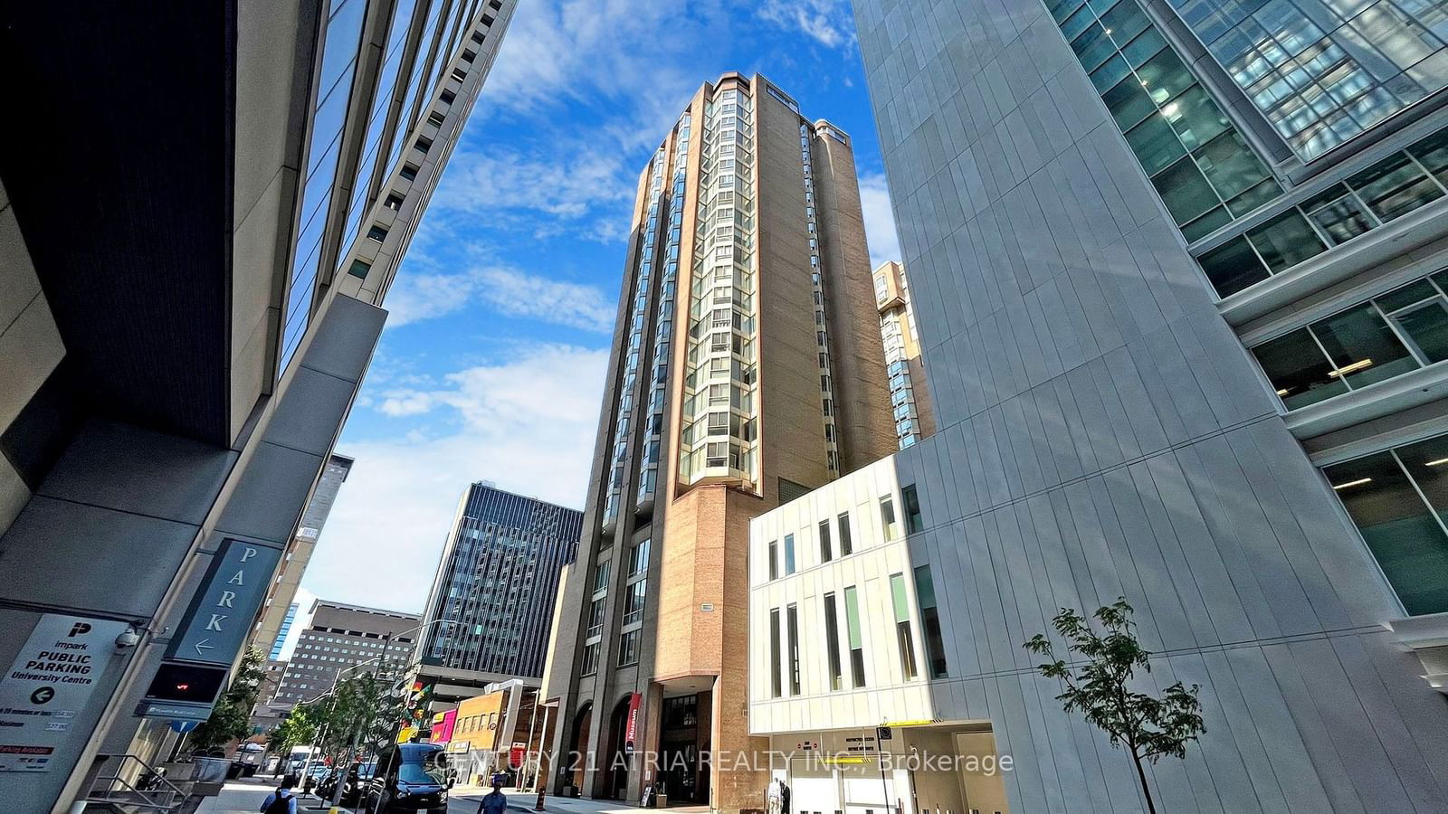 55 Centre Ave, unit 2205 for rent