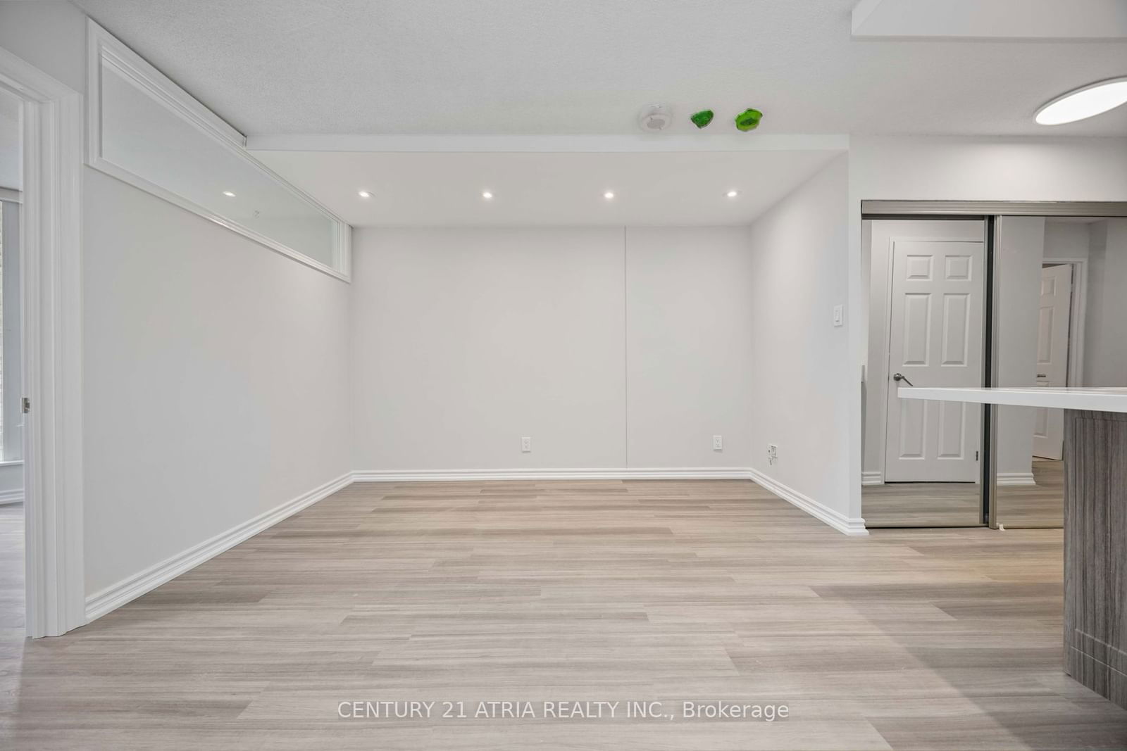 55 Centre Ave, unit 2205 for rent - image #5