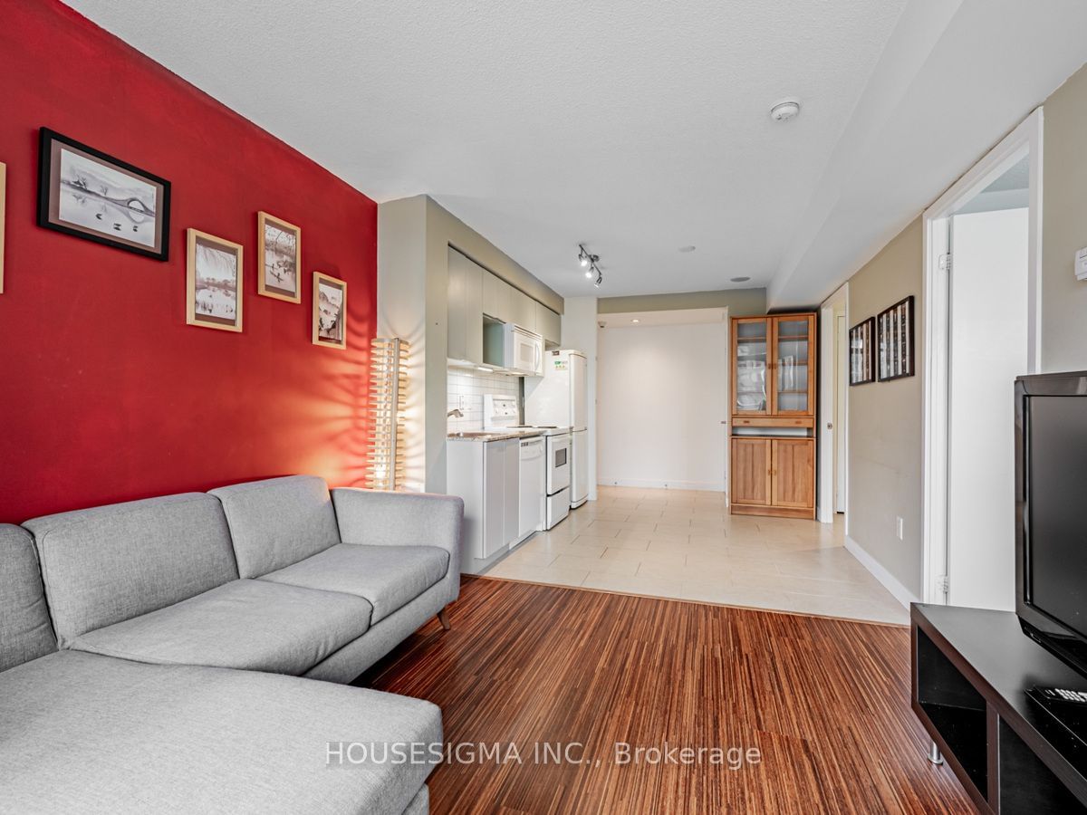 15 Fort York Blvd, unit 1805 for rent - image #3