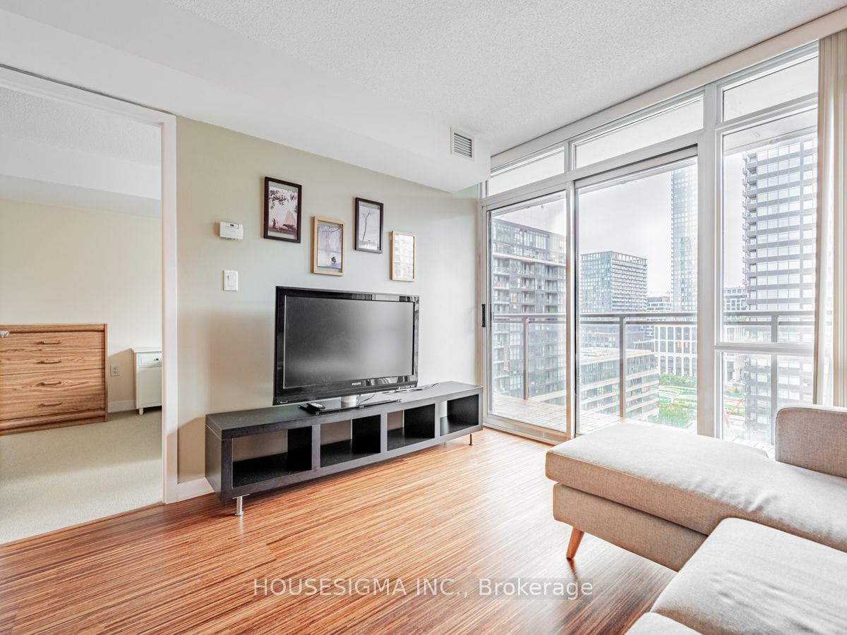 15 Fort York Blvd, unit 1805 for rent - image #4