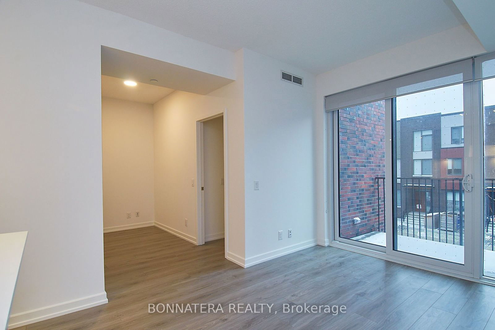 20 Tubman Ave, unit 211 for rent - image #17