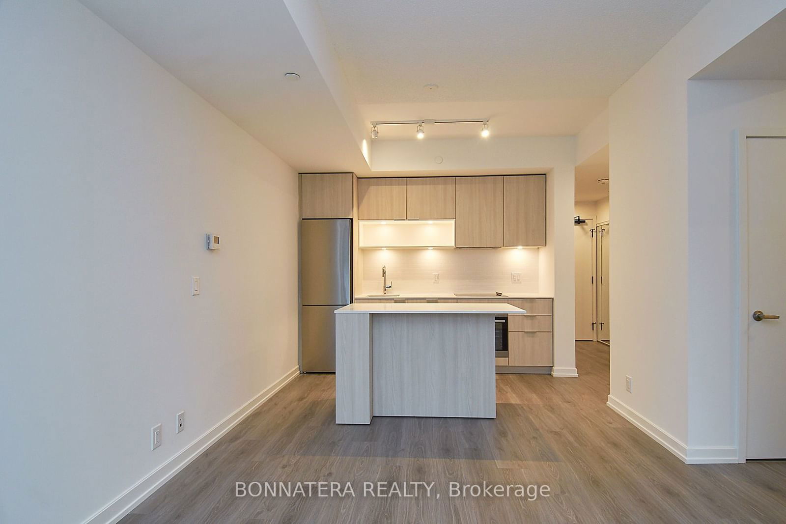 20 Tubman Ave, unit 211 for rent - image #19