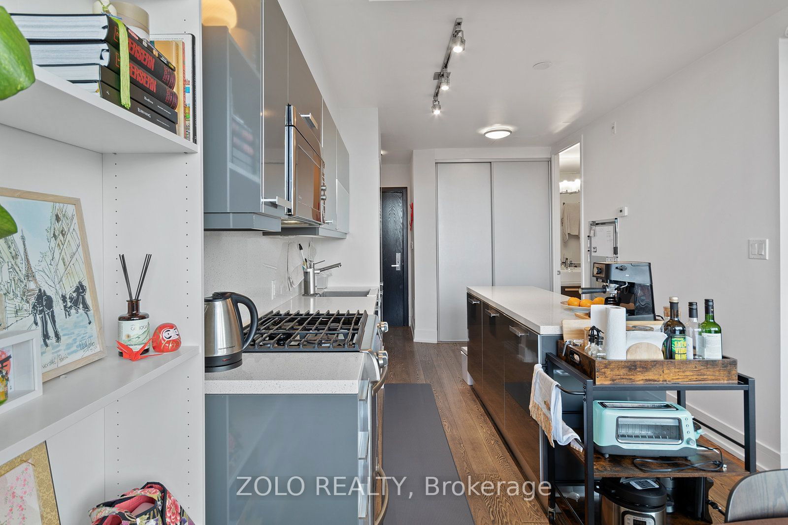 799 College St, unit 403 for sale - image #10