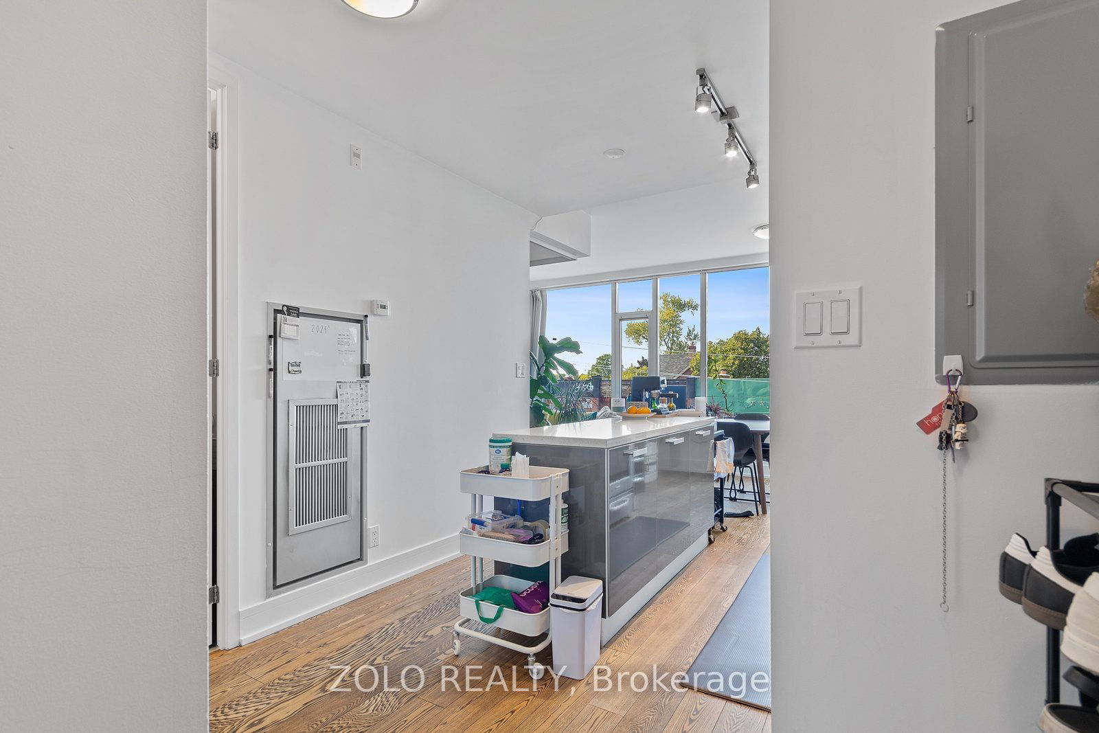 799 College St, unit 403 for sale - image #5