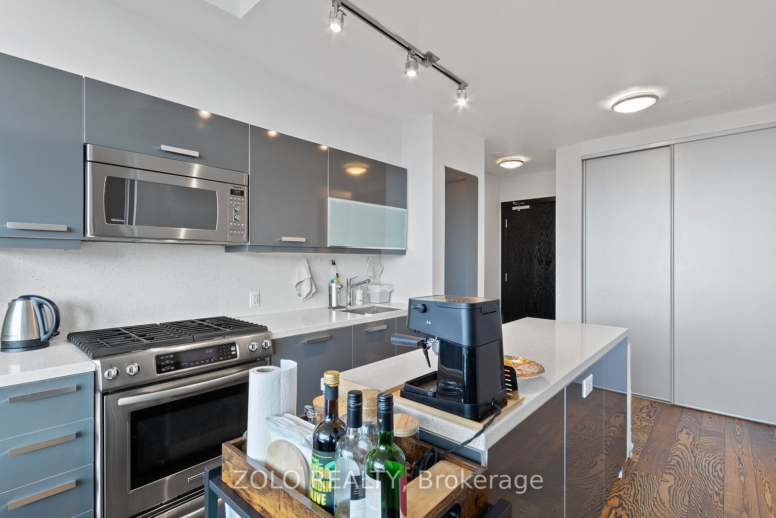 799 College St, unit 403 for sale - image #9