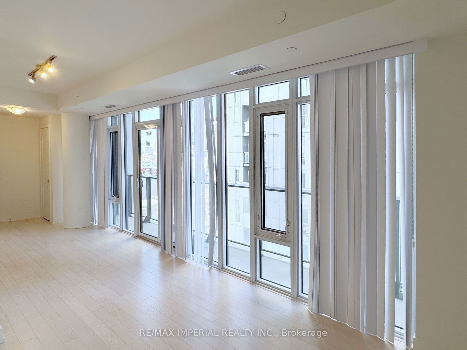 330 Richmond St W, unit 1715 for rent - image #13