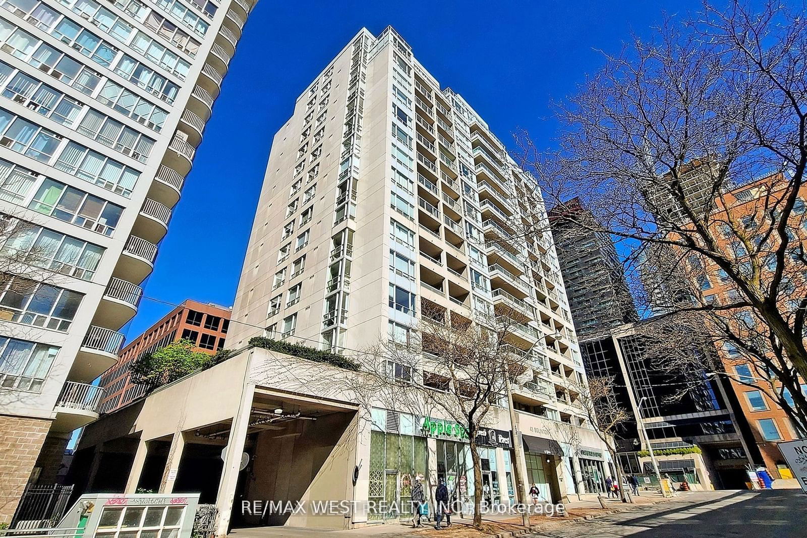 43 Eglinton Ave E, unit 806 for sale - image #1