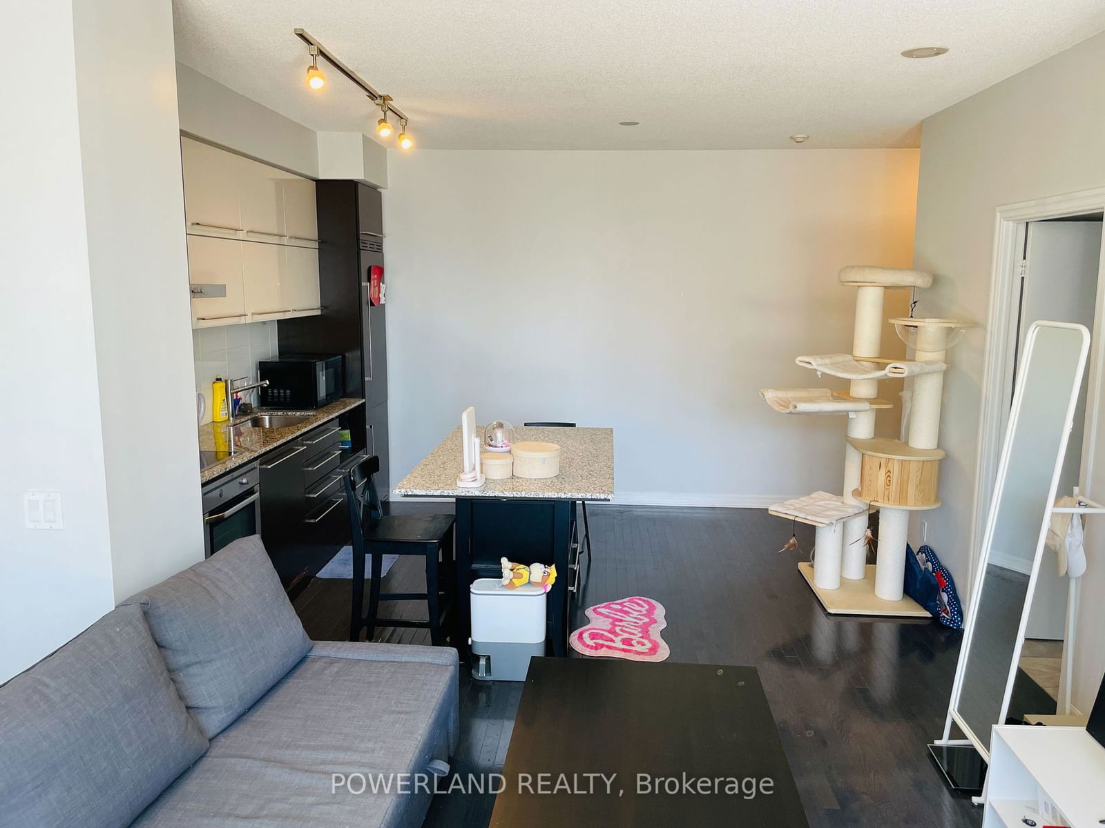 770 Bay St, unit Ph607 for rent