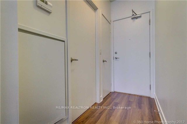 210 Simcoe St, unit 2110 for rent - image #2