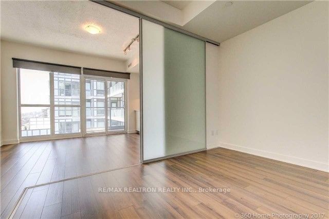 210 Simcoe St, unit 2110 for rent - image #3