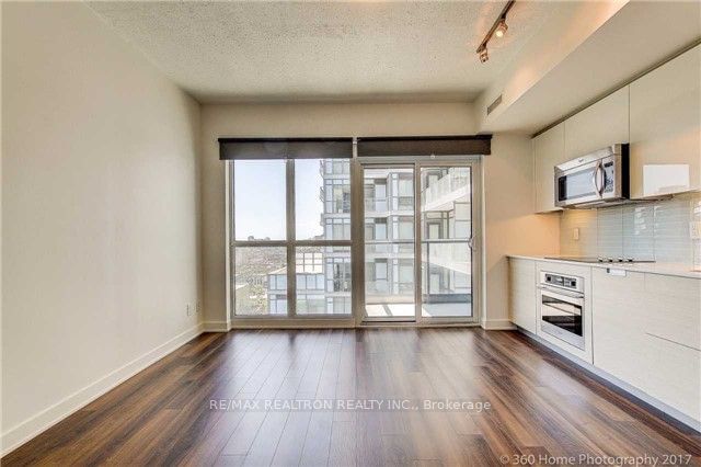 210 Simcoe St, unit 2110 for rent - image #7