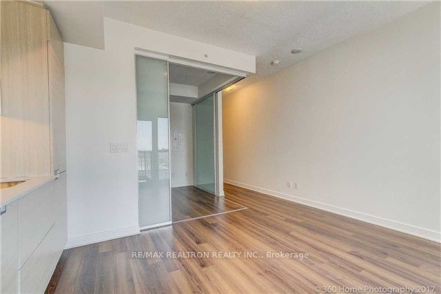 210 Simcoe St, unit 2110 for rent - image #8