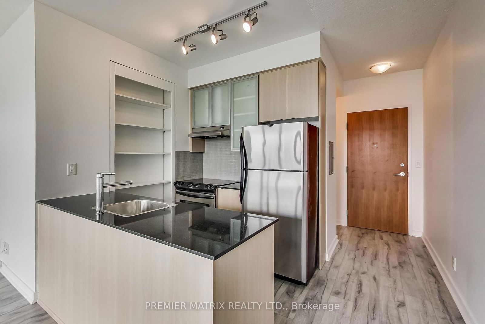 33 Lombard St, unit 3804 for rent