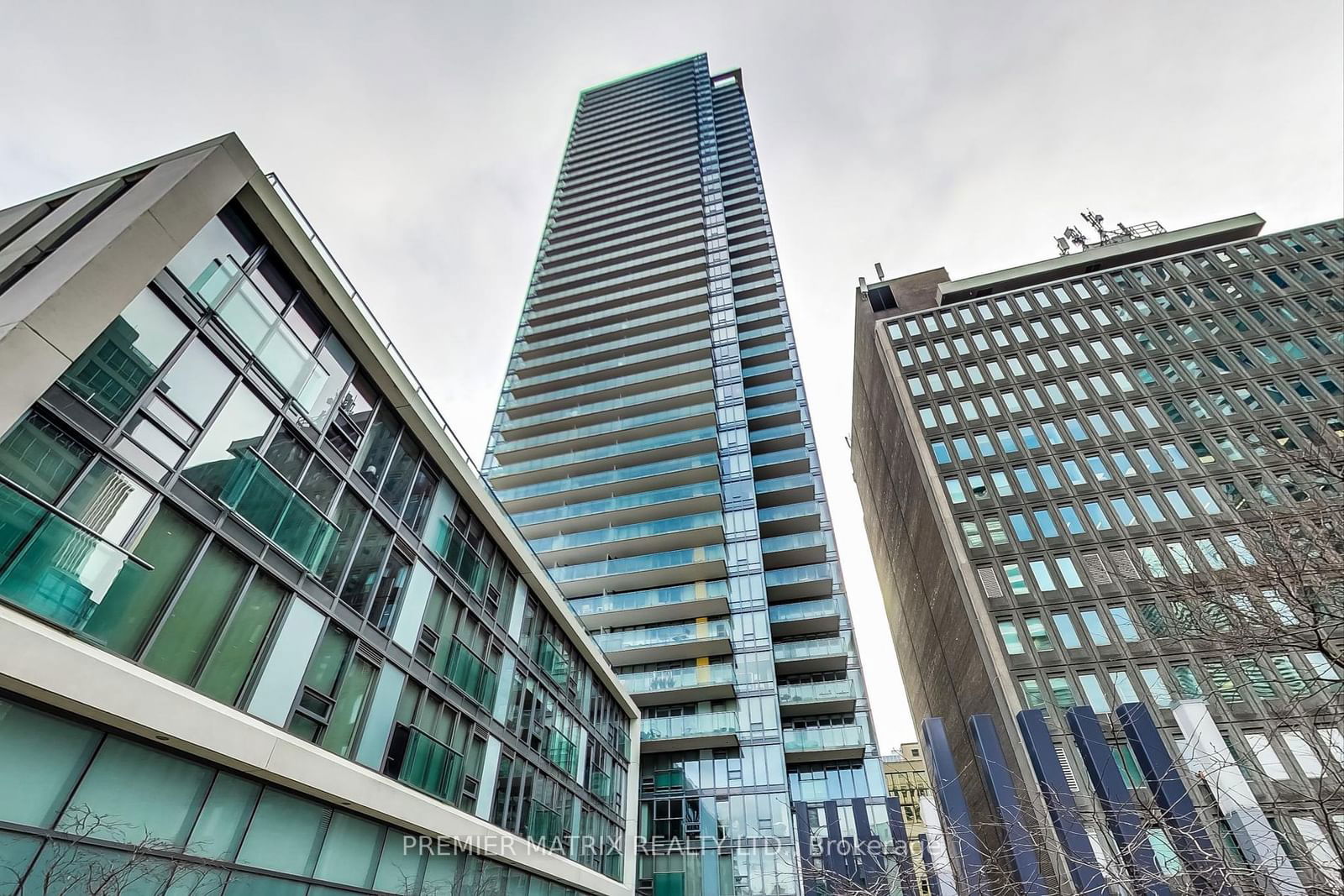 33 Lombard St, unit 3804 for rent