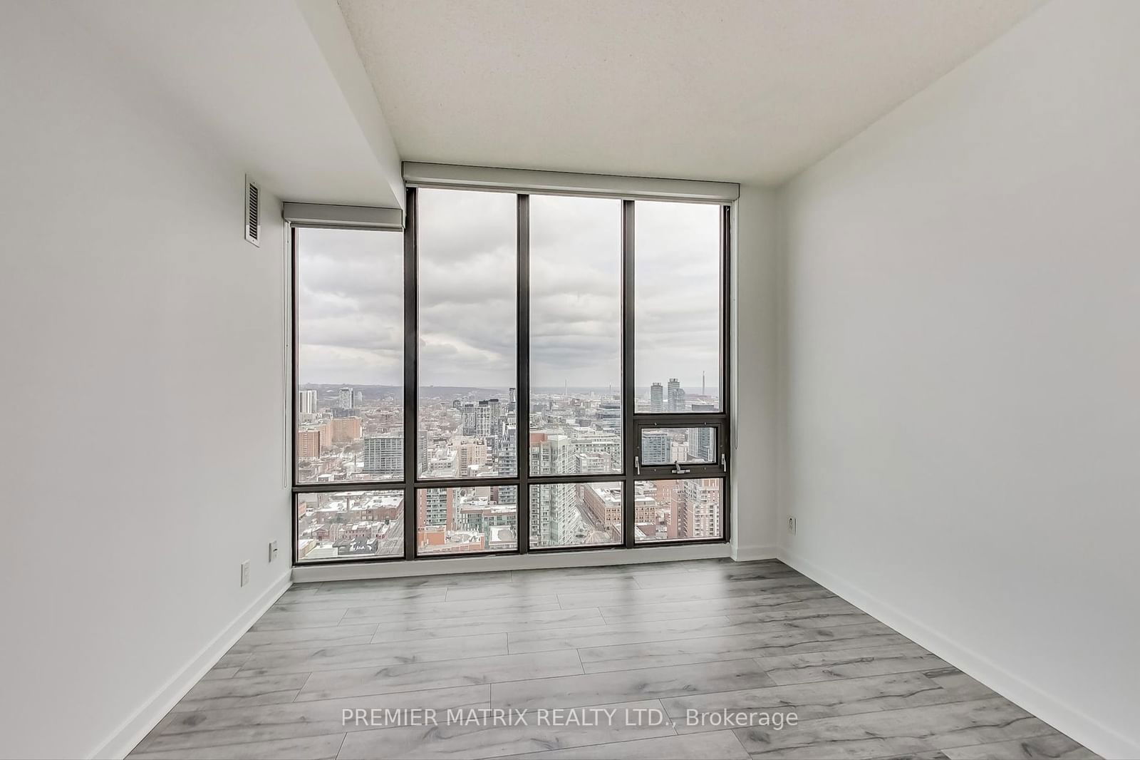 33 Lombard St, unit 3804 for rent - image #21