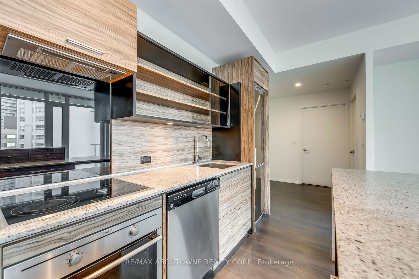 75 St Nicholas St, unit 1406 for rent - image #10