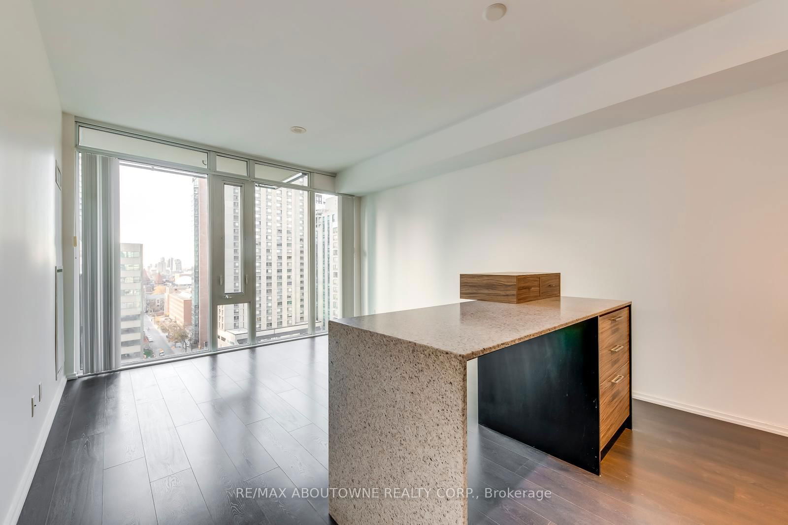 75 St Nicholas St, unit 1406 for rent - image #14