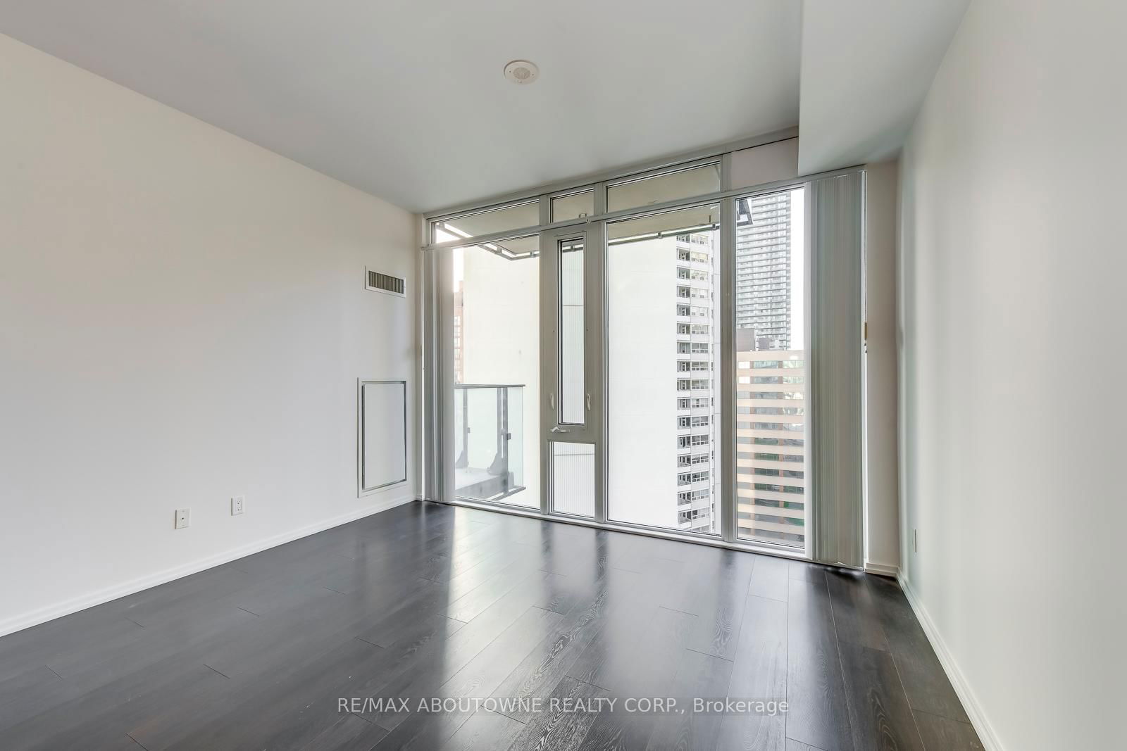 75 St Nicholas St, unit 1406 for rent - image #16