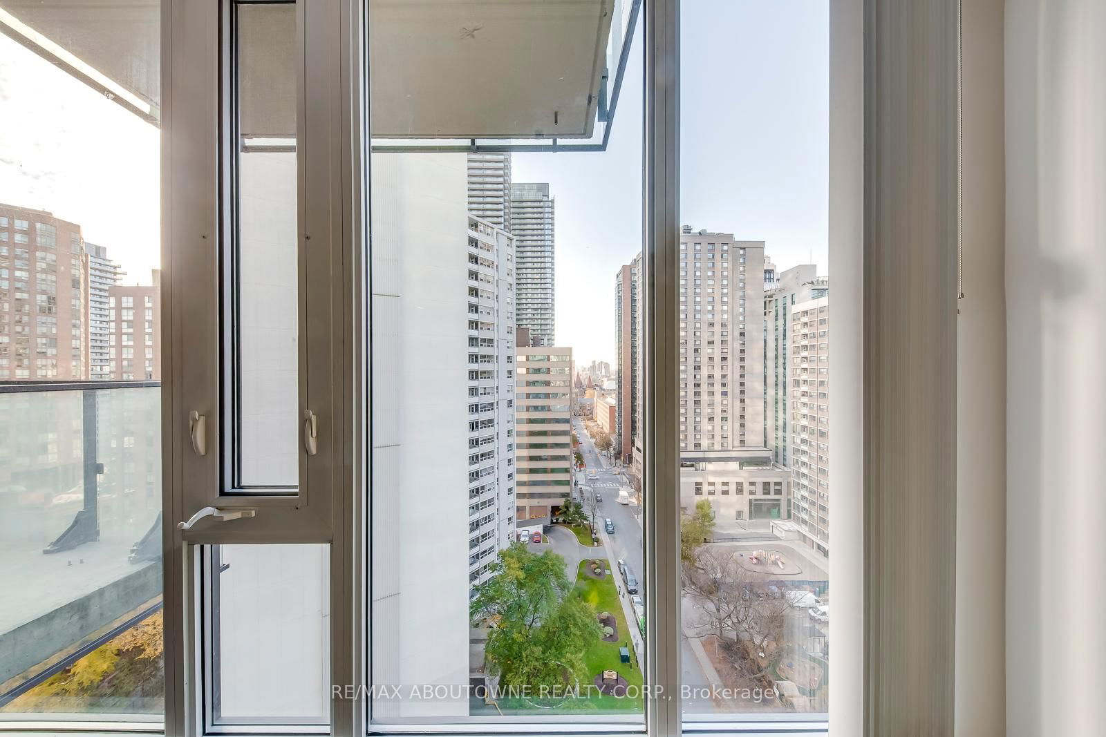 75 St Nicholas St, unit 1406 for rent - image #18