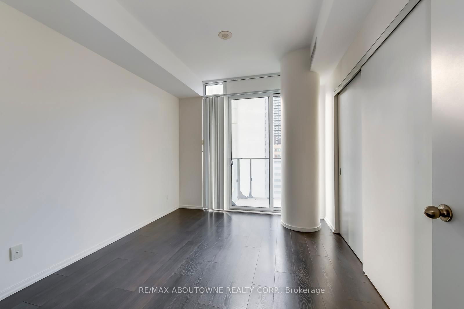 75 St Nicholas St, unit 1406 for rent - image #22