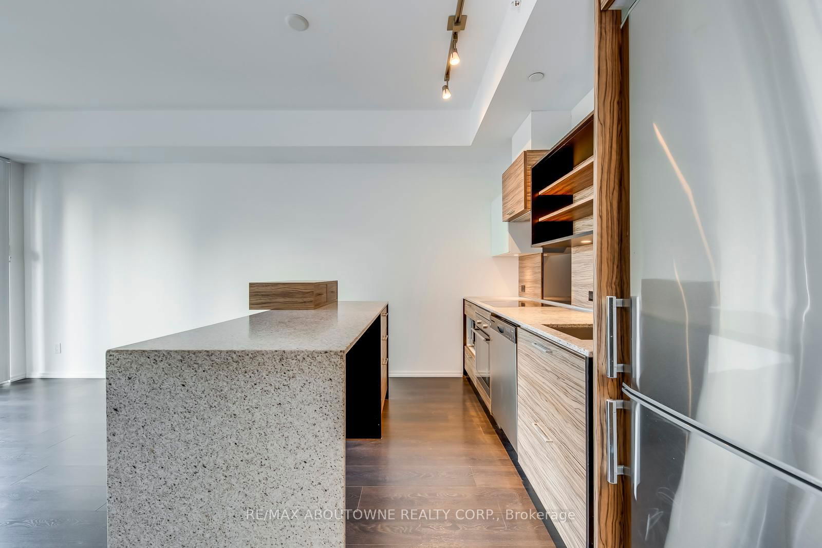 75 St Nicholas St, unit 1406 for rent - image #7