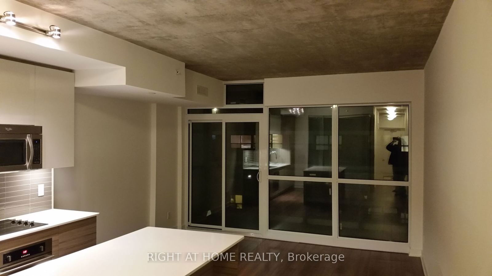 210 Simcoe St, unit 505 for rent - image #12