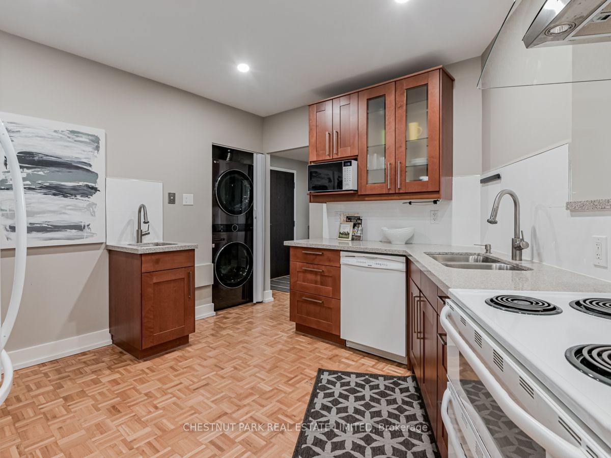 15 Mcmurrich St, unit 1502 for sale - image #23