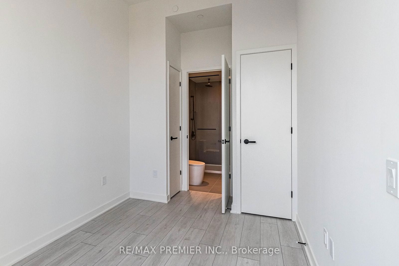 55 Charles St E, unit 3904 for rent - image #24