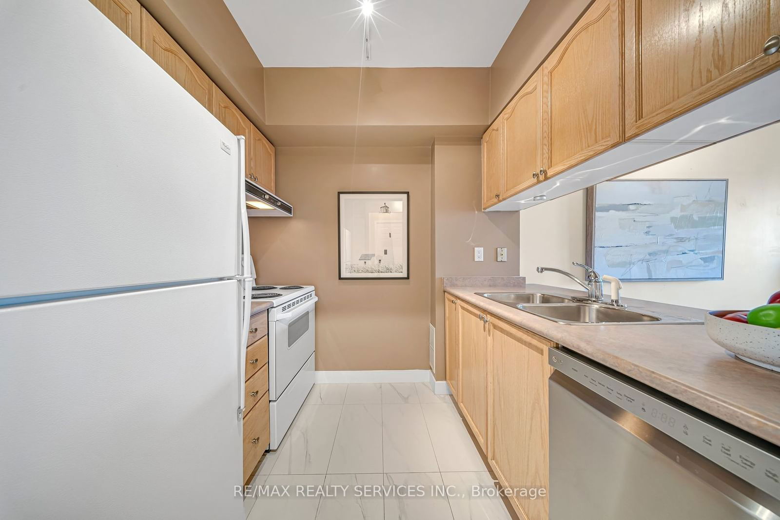 887 Bay St, unit 908 for sale - image #11