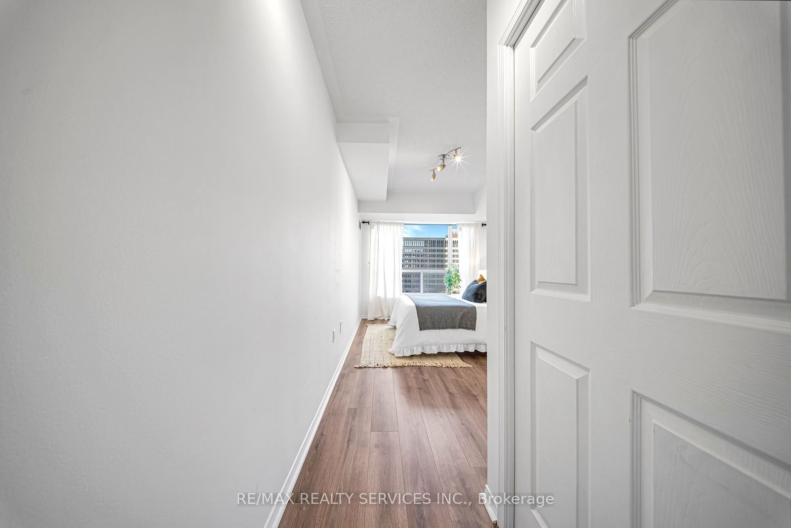 887 Bay St, unit 908 for sale - image #18