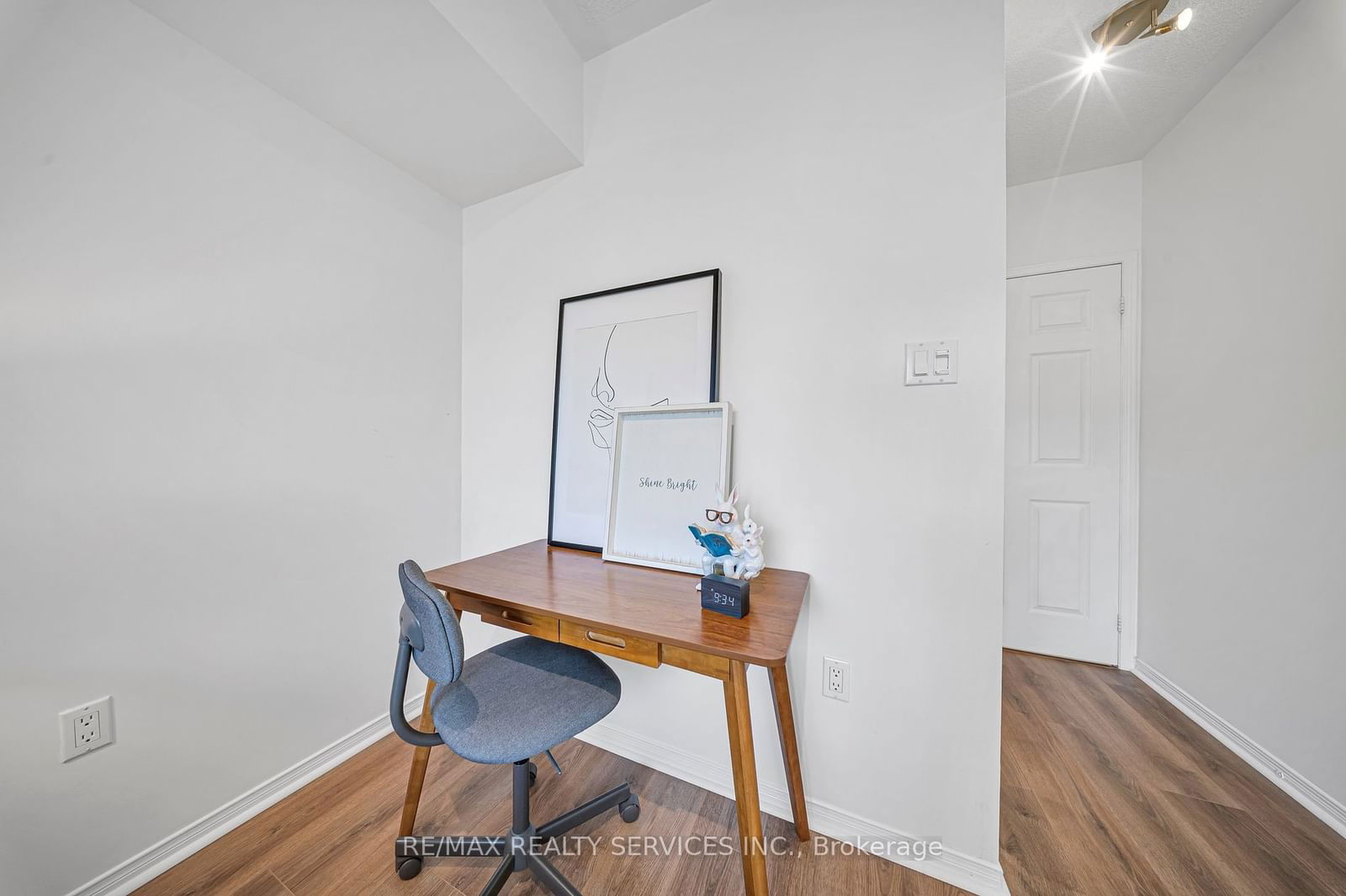 887 Bay St, unit 908 for sale - image #20