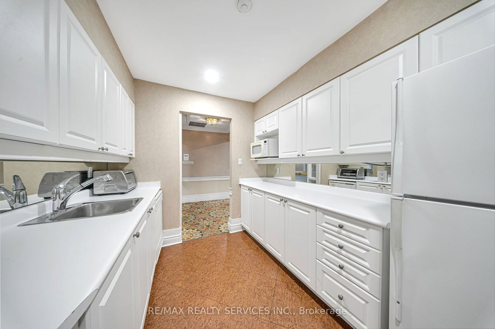 887 Bay St, unit 908 for sale - image #36