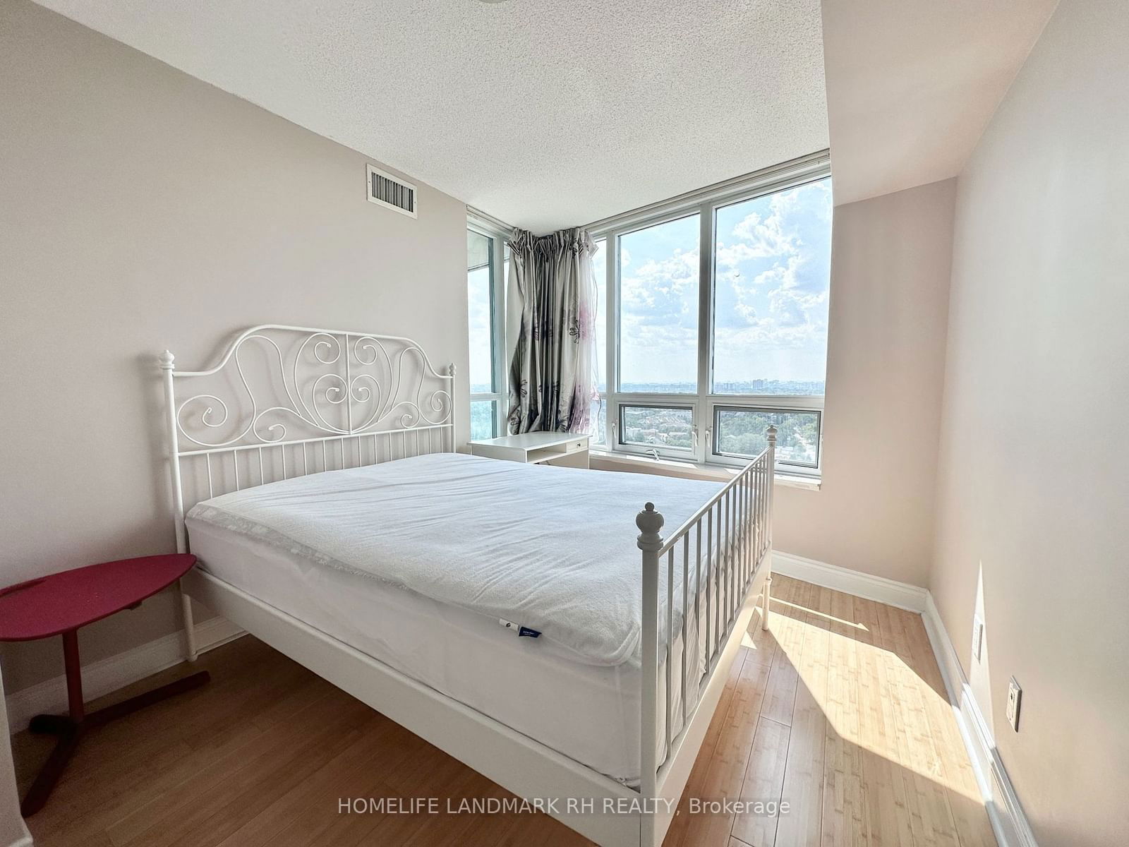 25 Greenview Ave, unit 2018 for rent - image #11