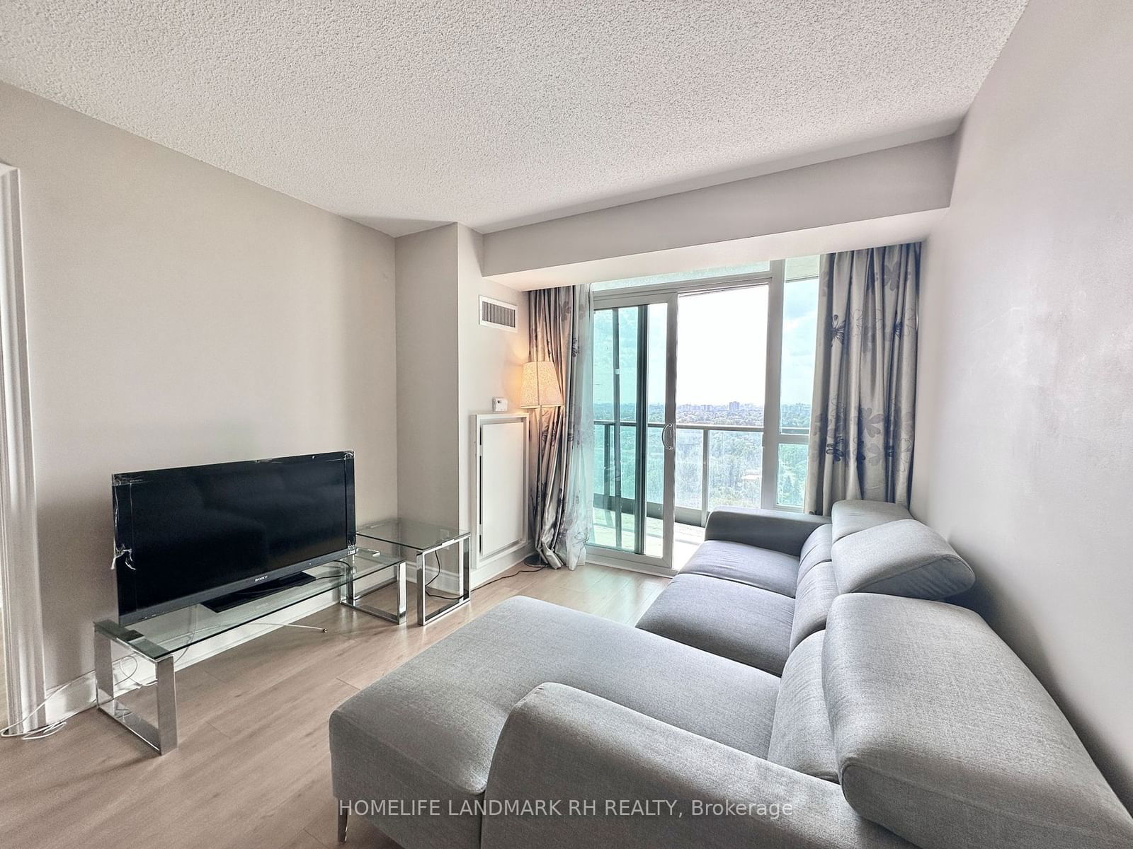 25 Greenview Ave, unit 2018 for rent - image #4