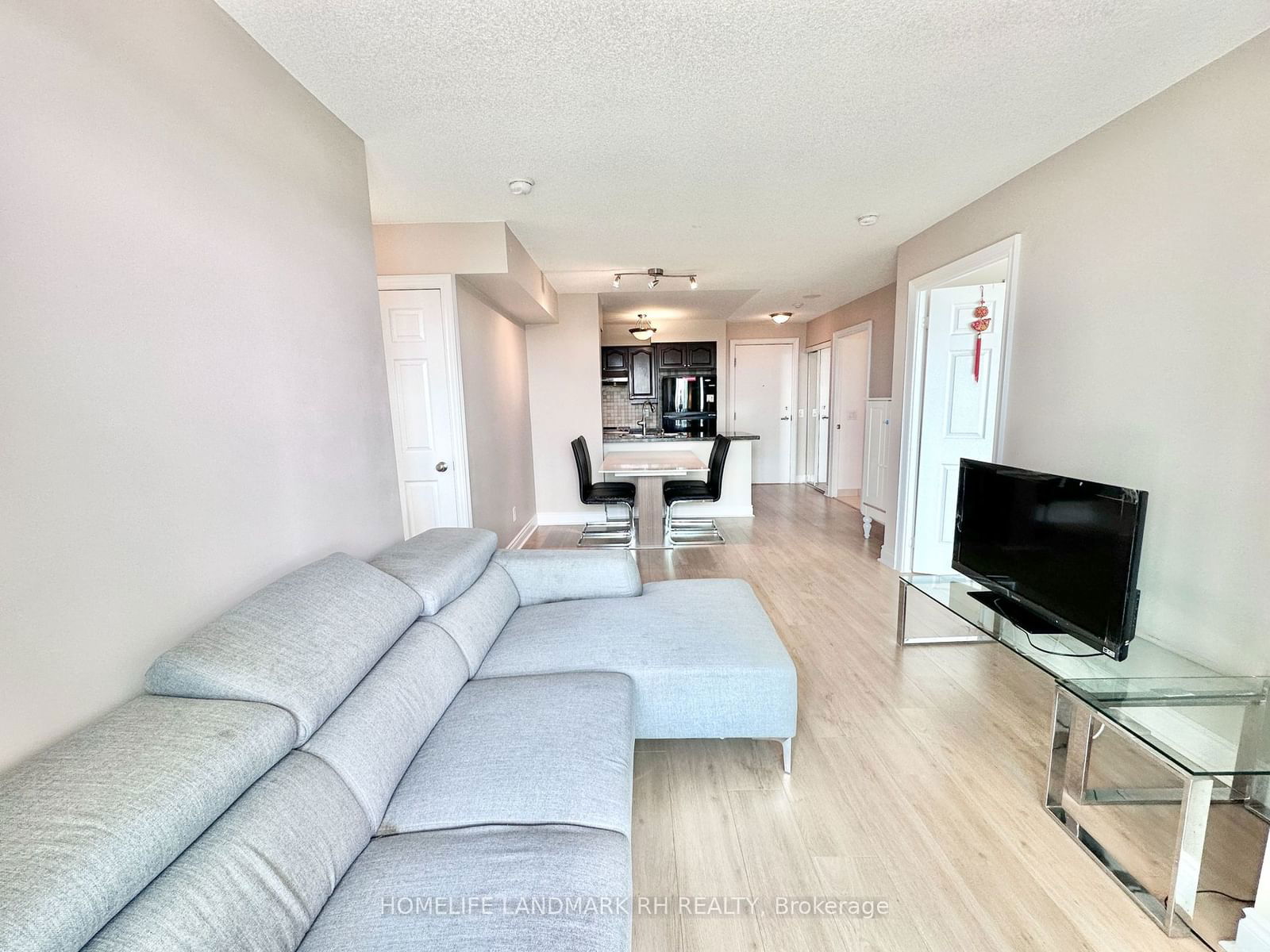 25 Greenview Ave, unit 2018 for rent - image #5