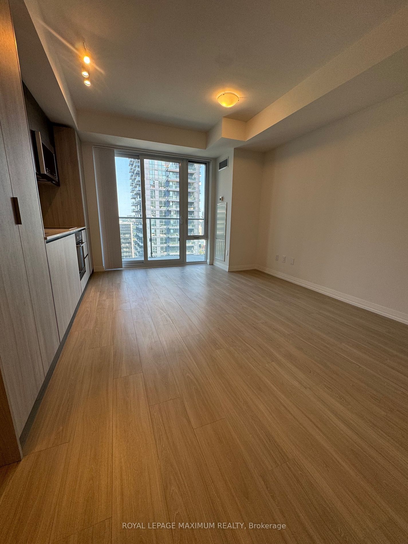 28 Widmer St, unit 3426 for rent - image #3