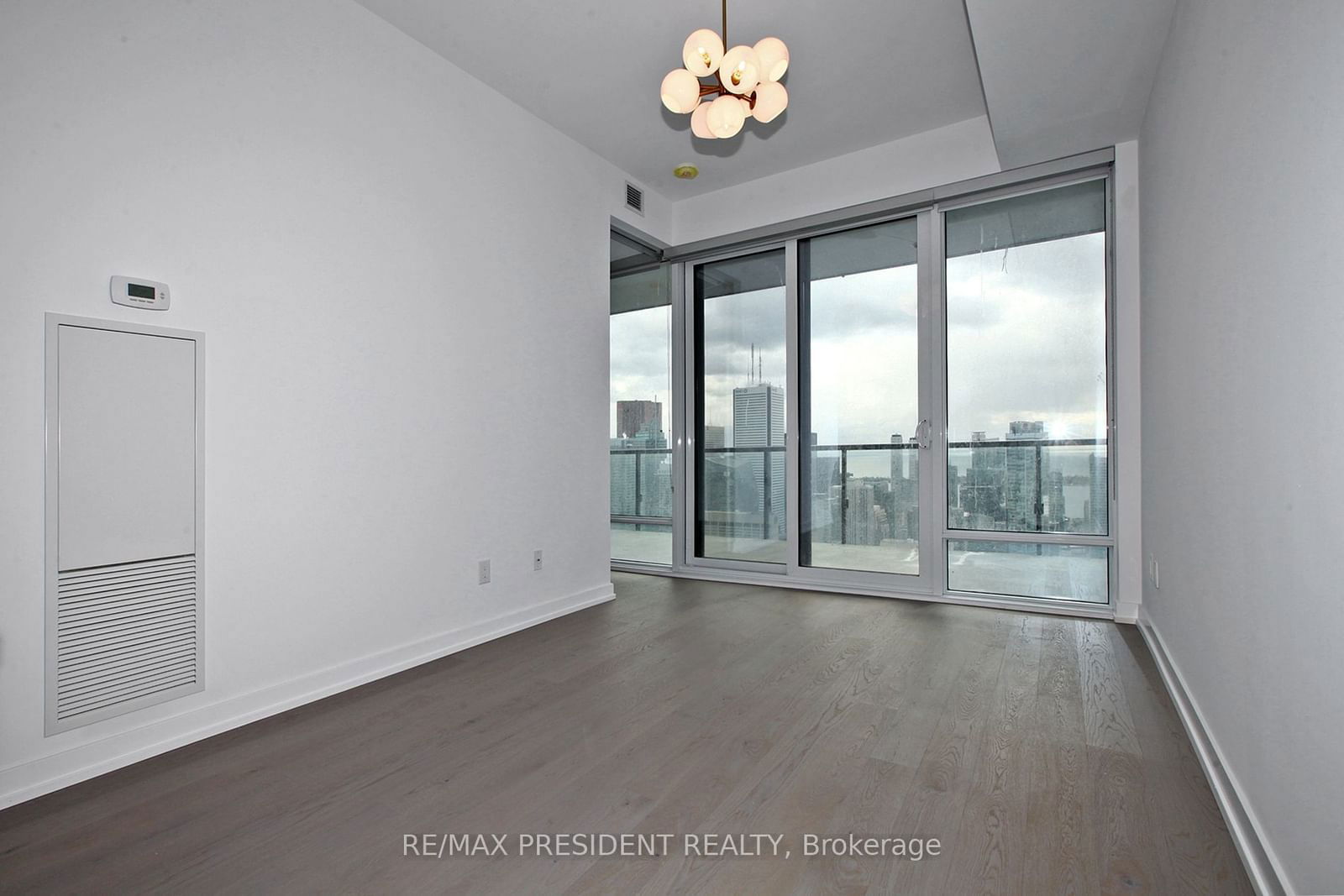 488 University Ave, unit 5208 for rent - image #18