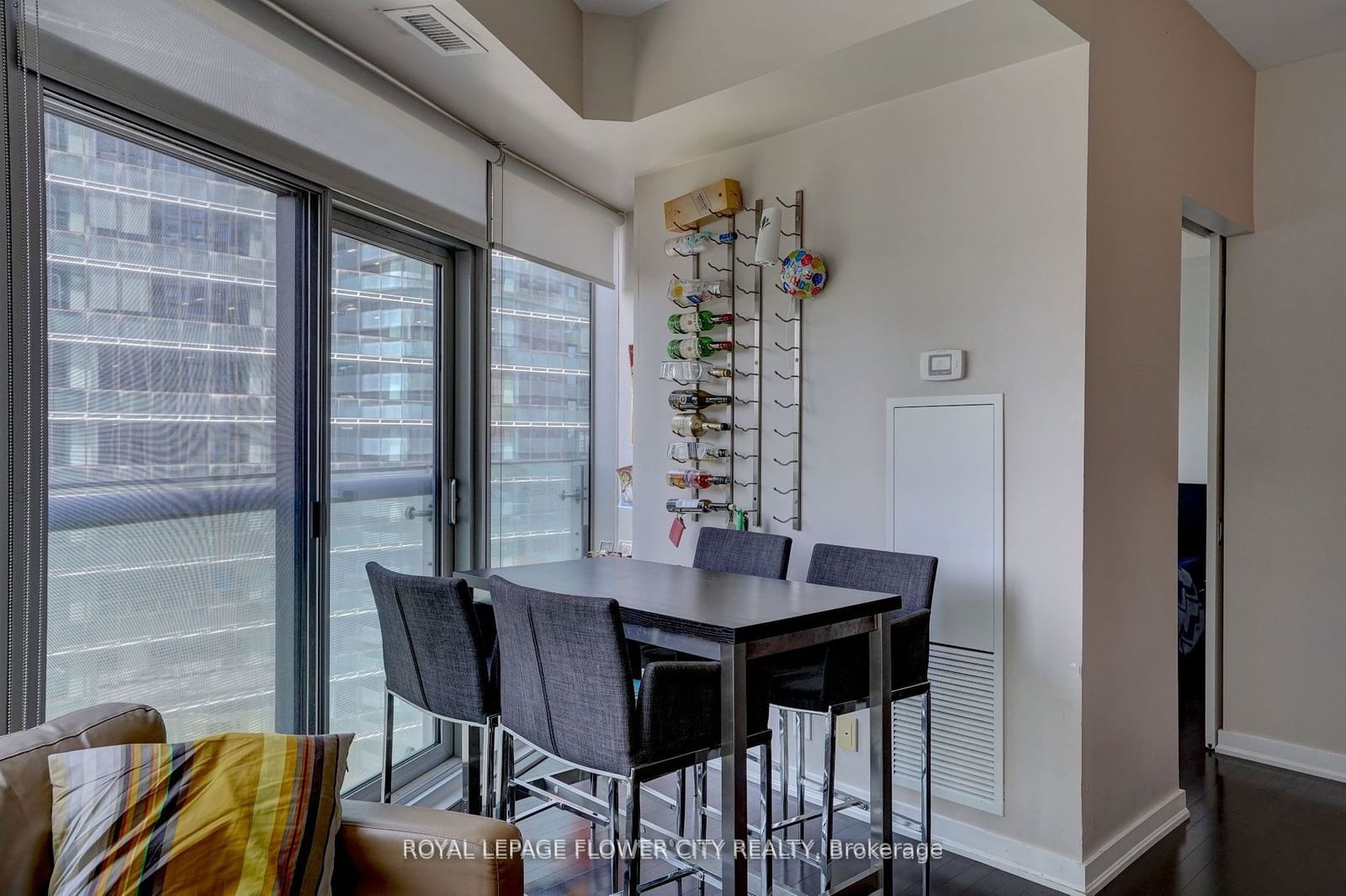 12 York St, unit 1407 for sale